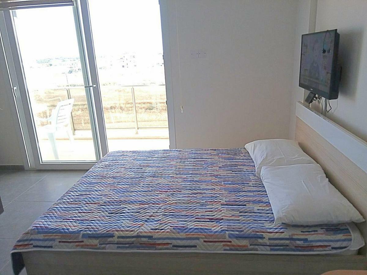 Long Beach Holiday Apartments Trikomo Экстерьер фото